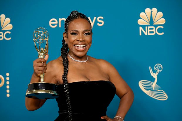 Sheryl Lee Ralph receives a standing ovation for her Emmy victory speech and song