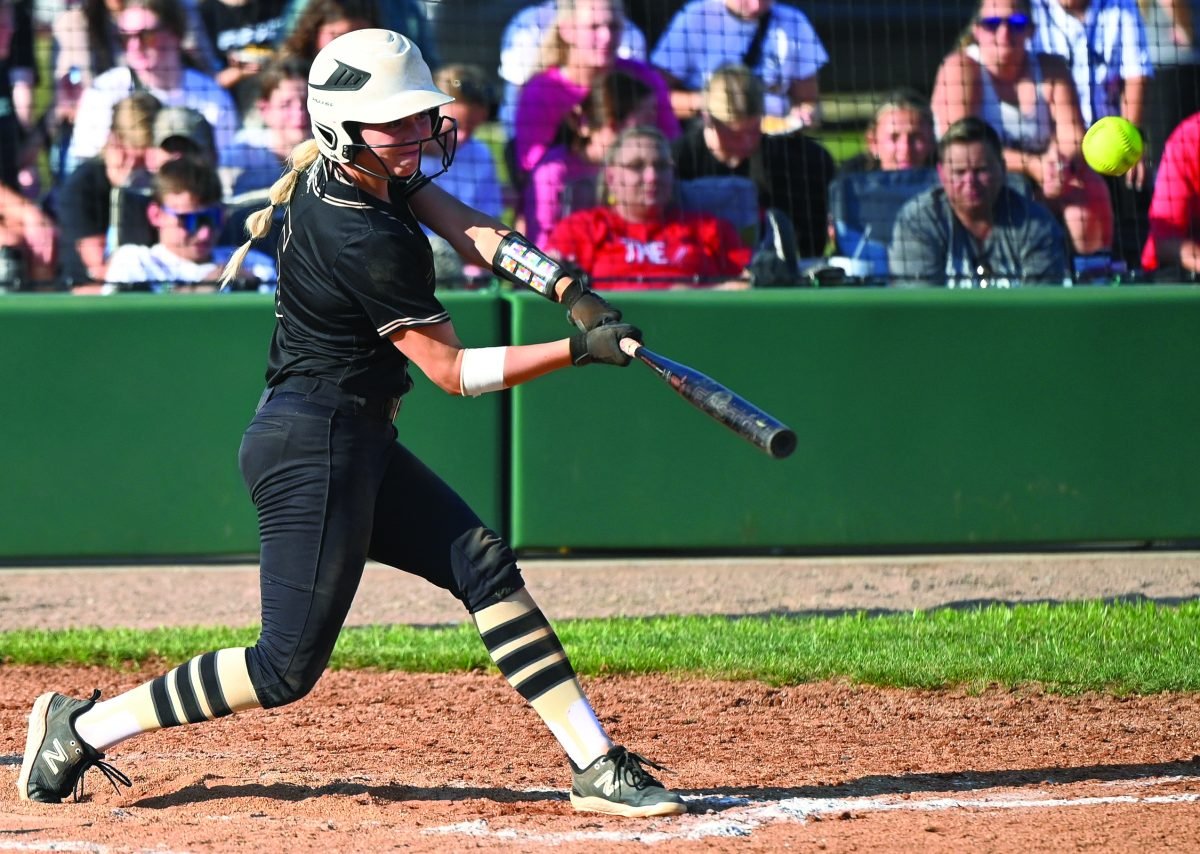 Softball team completes 3-2 week
