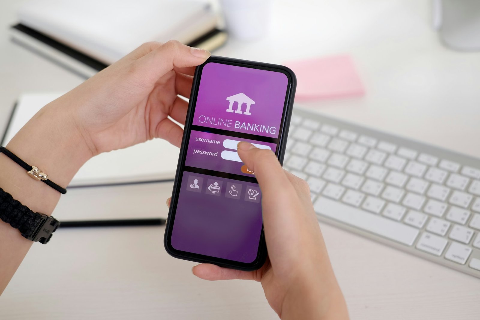 5 Ways to Use Technology to Stay on Top of Paying Your Bills