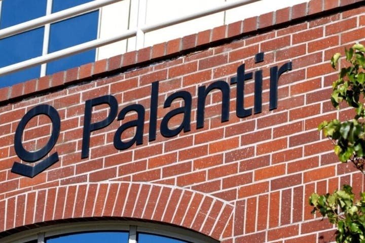 Palantir Rockets 350% Year-To-Date, Insiders Offload Stock: Should Retail Investors Follow?