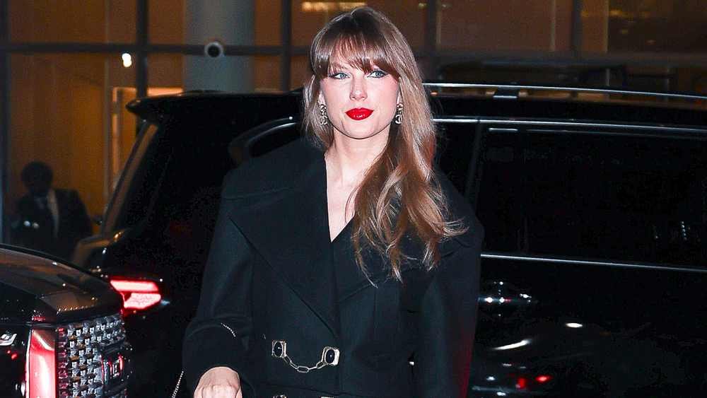 Taylor Swift Attends Travis Kelce’s Chiefs vs. Texans Playoff Game