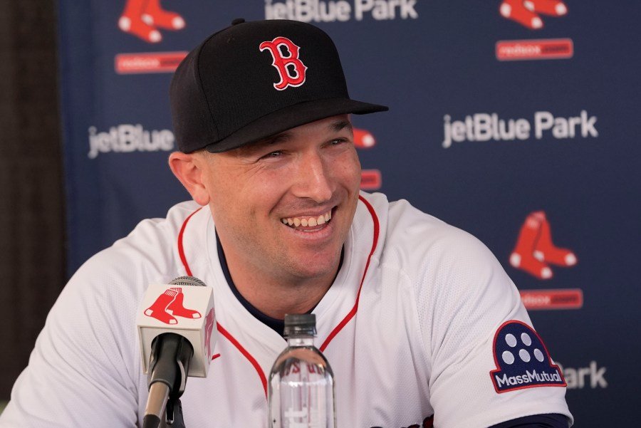 Alex Bregman hits a 2-run homer in his spring debut with the Boston Red Sox
