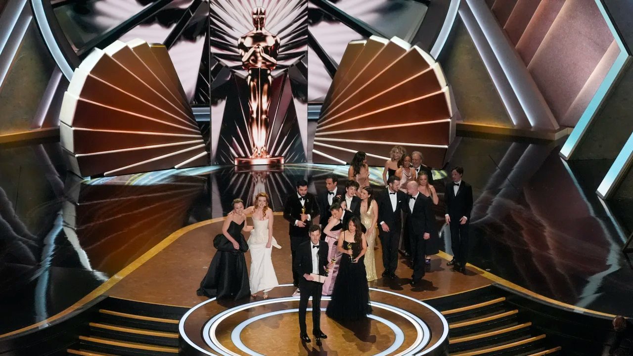Hulu ended its first live Oscars stream before the final awards. Viewers were not happy