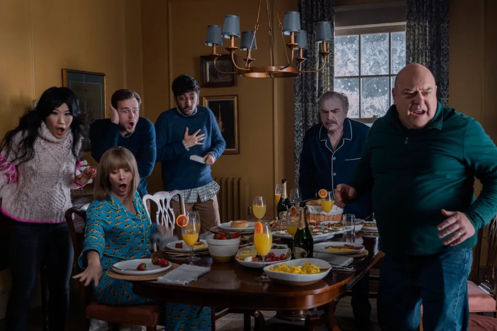 Lisa Kudrow &amp; Brian Cox Are Stuck in a Haunted House in The Parenting Trailer
