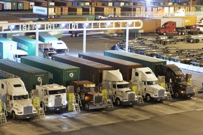 Trump's Order Returns to English Rule for Truck Drivers