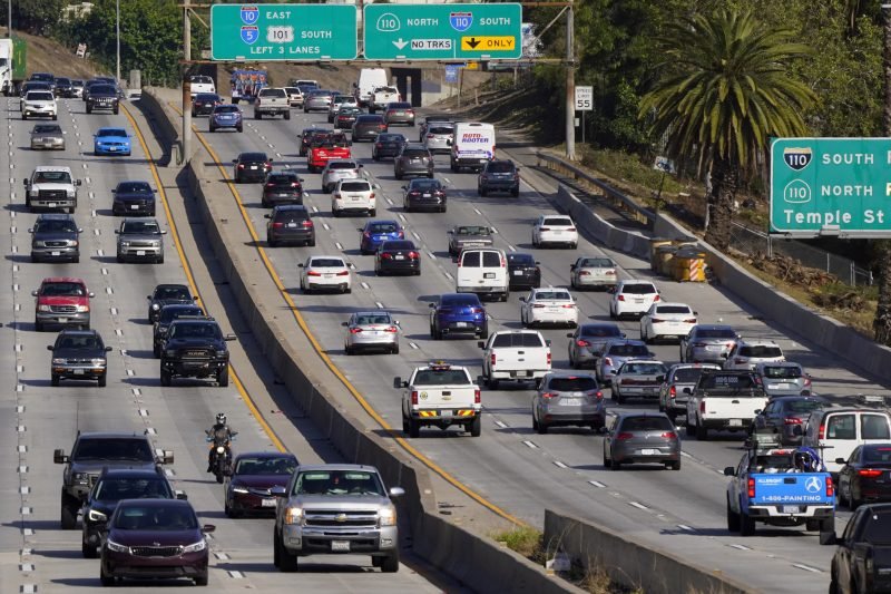 25 Things to Keep in Your Car