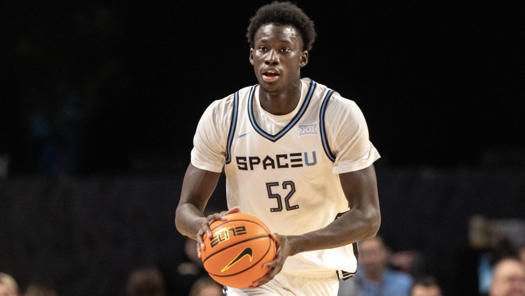 Source: Cincinnati lures Moustapha Thiam from UCF for roughly $2 million