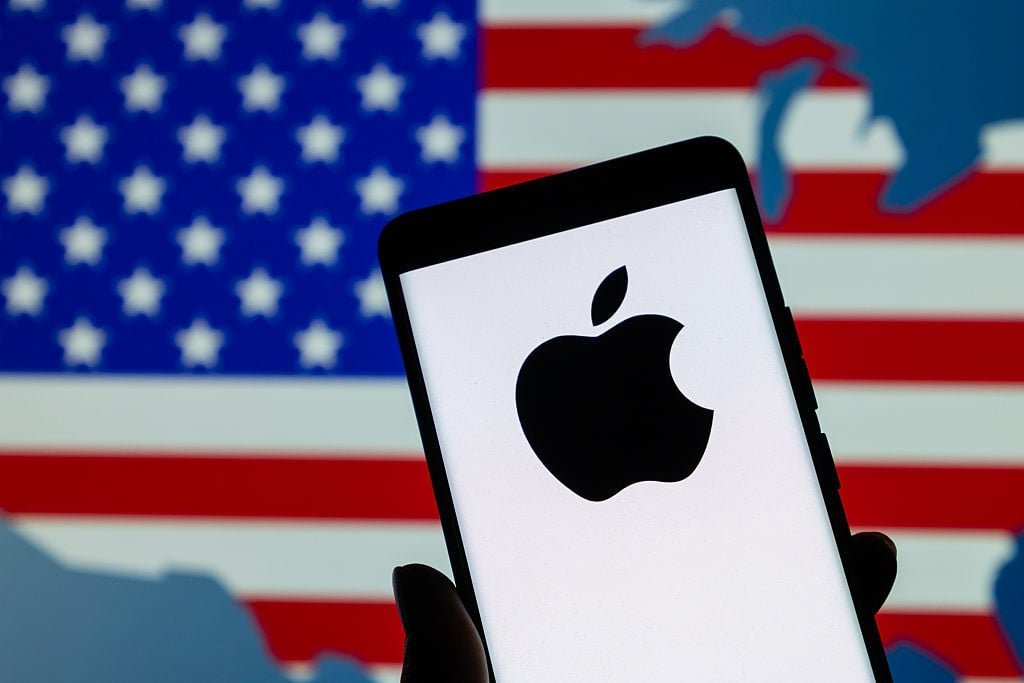 Trump warns Apple and Samsung that 25% smartphone tariffs could land in June