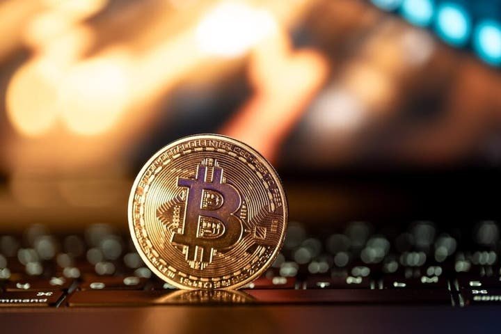 Bitcoin, Ethereum, XRP, Dogecoin Slide Despite Equities Rally