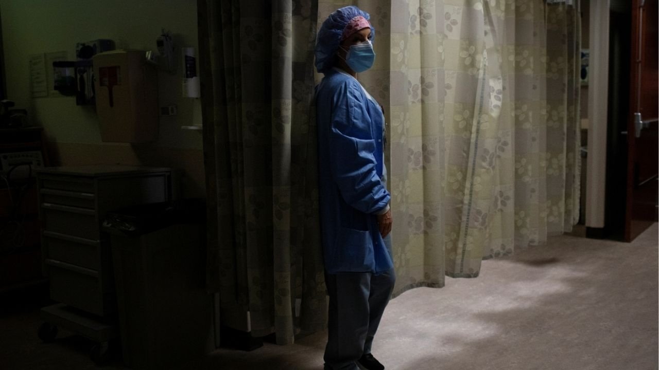 Over Half of US Healthcare Workers Plan to Switch Jobs by Next Year, Survey Finds