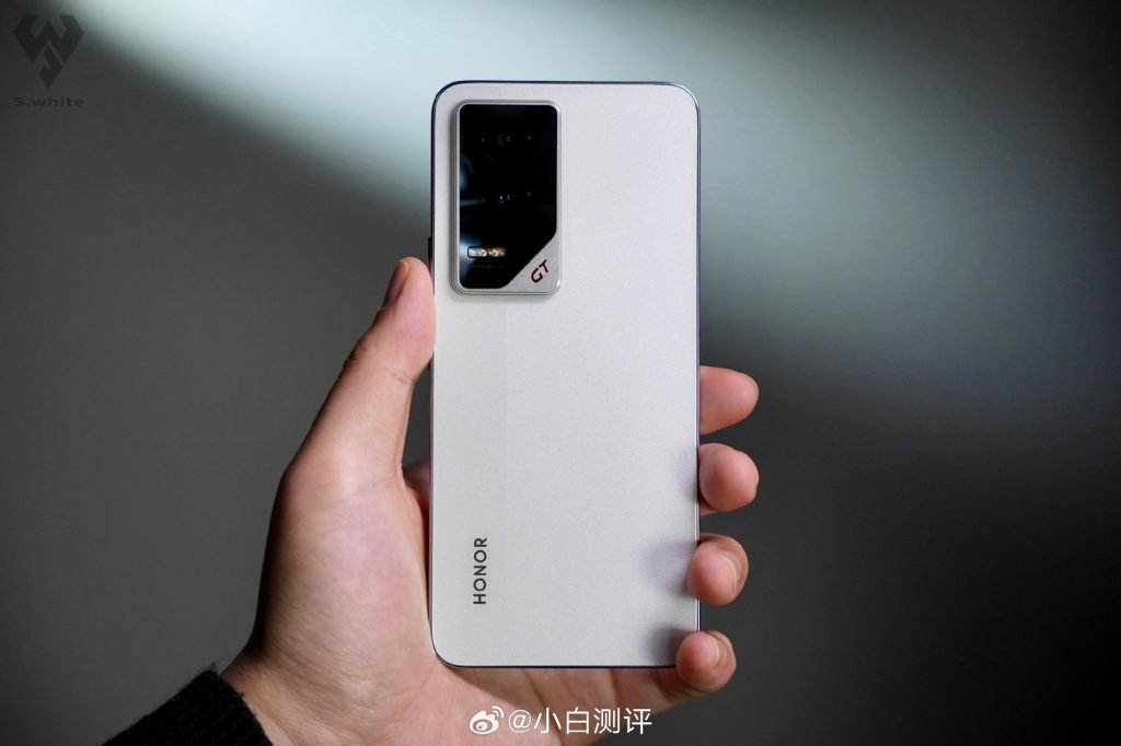 Honor GT2 expected to pack Snapdragon 8 Gen 5 chip and massive 9,000mAh battery