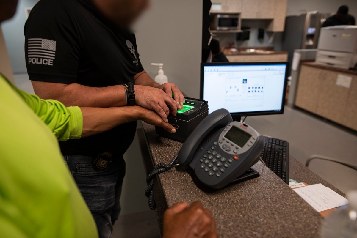 ICE Advances with AI: New Technologies to Track Migrants