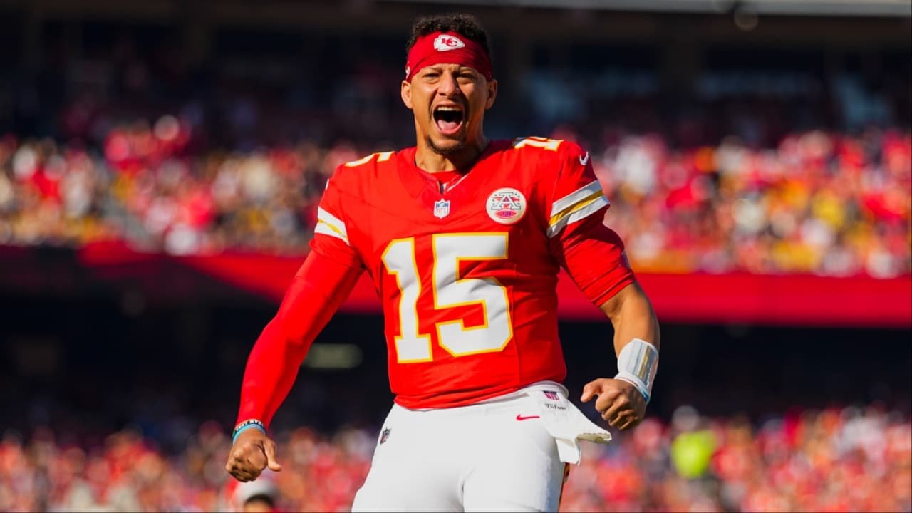Chiefs Fans Urge Patrick Mahomes to Hold a Players-Only Meeting, Citing Tyreek Hill’s 2024 Revelation