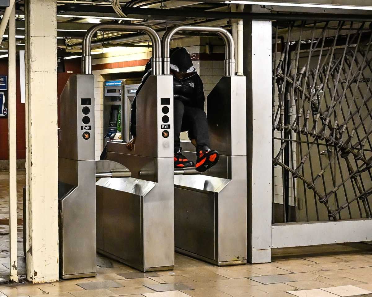 Fare evasion: MTA to install turnstile spikes, paddles at most remaining subway stations to deter cheats
