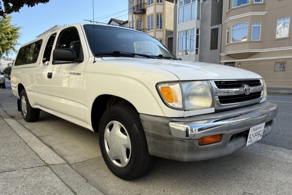 1999 Toyota Tacoma SR5 XtraCab V6 at No Reserve