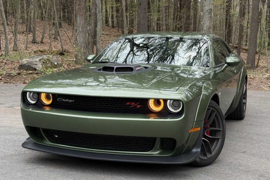 2,700-Mile 2021 Dodge Challenger R/T Scat Pack Widebody Shaker 392 6-Speed