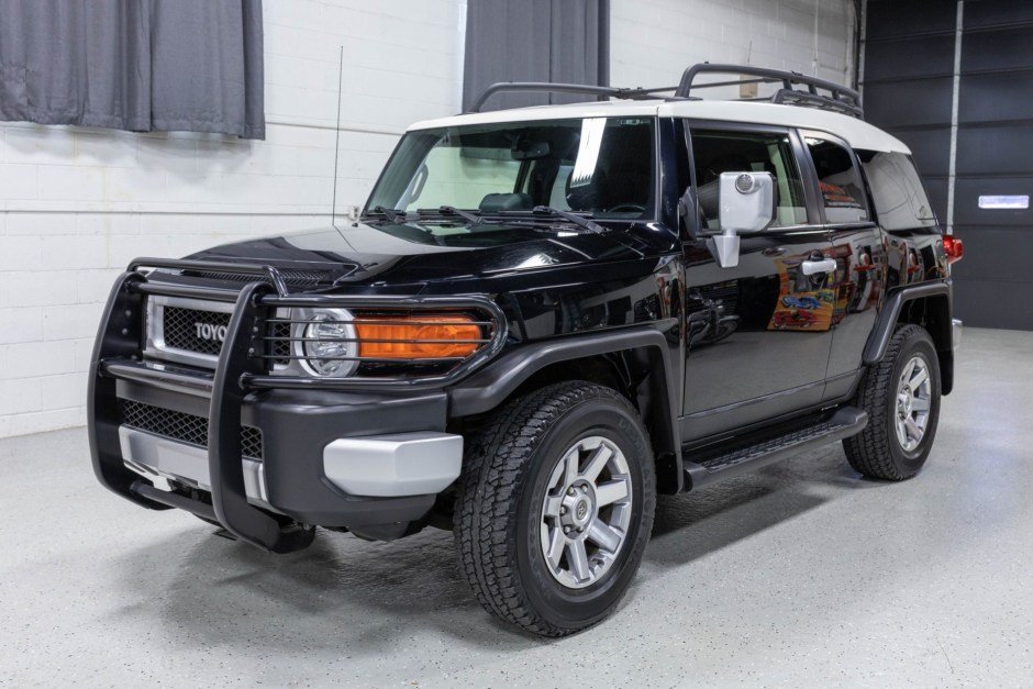 2014 Toyota FJ Cruiser at No Reserve