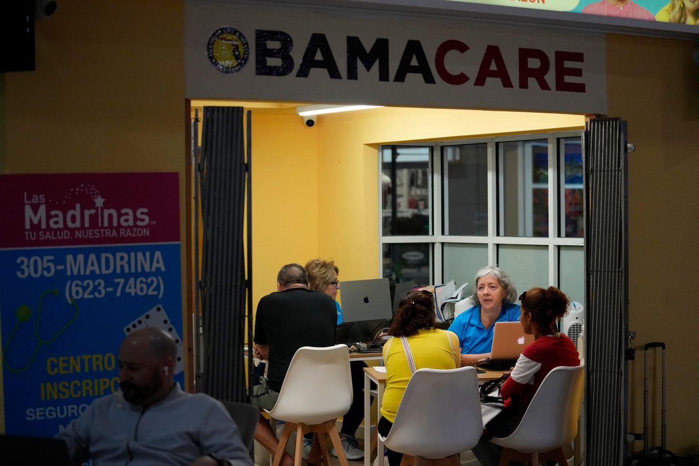 Obamacare rolls shrank dramatically in many states over the past year, new federal data shows
