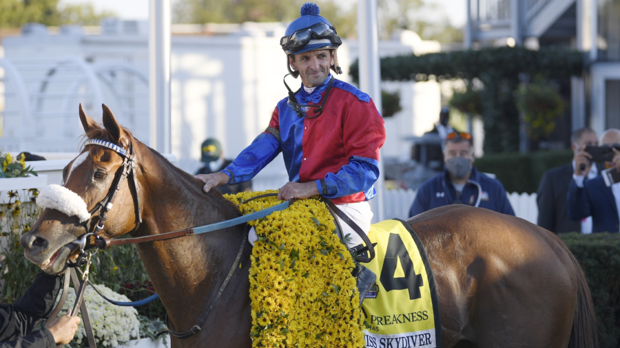 Legendary Acadiana jockey Robby Albarado dies following heart procedures
