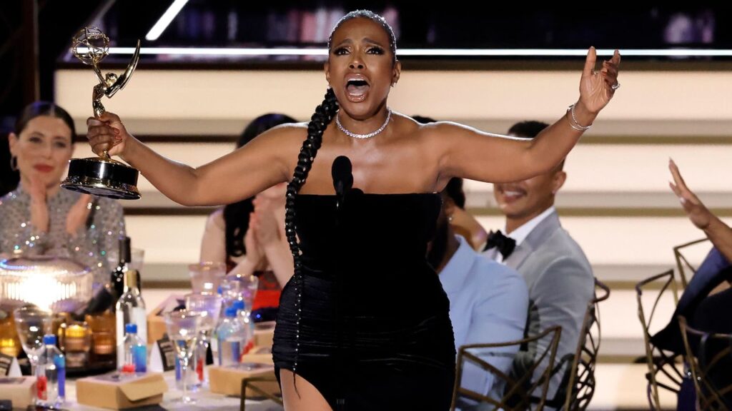 Sheryl Lee Ralph receives a standing ovation for her Emmy victory speech and song 1 220912203708 05 emmys show 2022 ralph