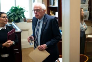 sandersbernie 111924gn01 w