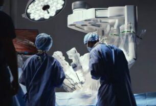 intuitive da vinci or staff with patient