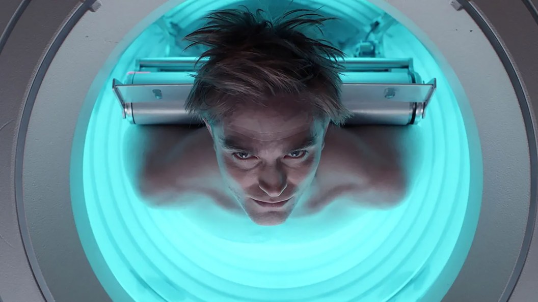 robert pattinson mickey 17