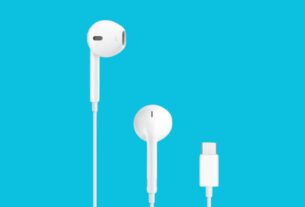 EarPods with USB C Press Image