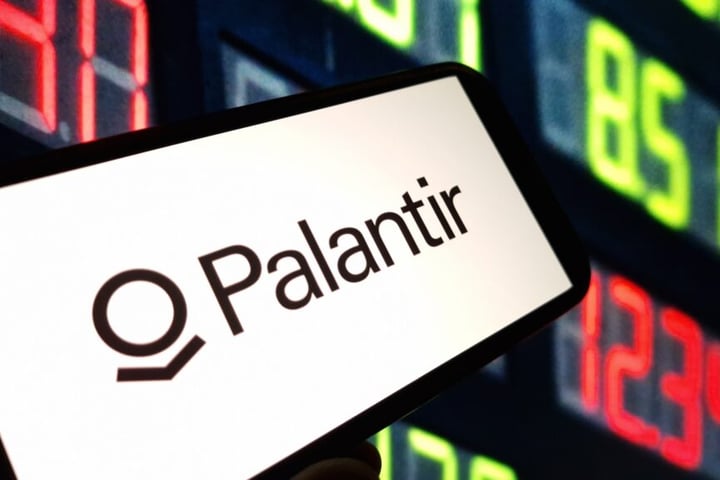 Palantir Logo On Mobile Phone