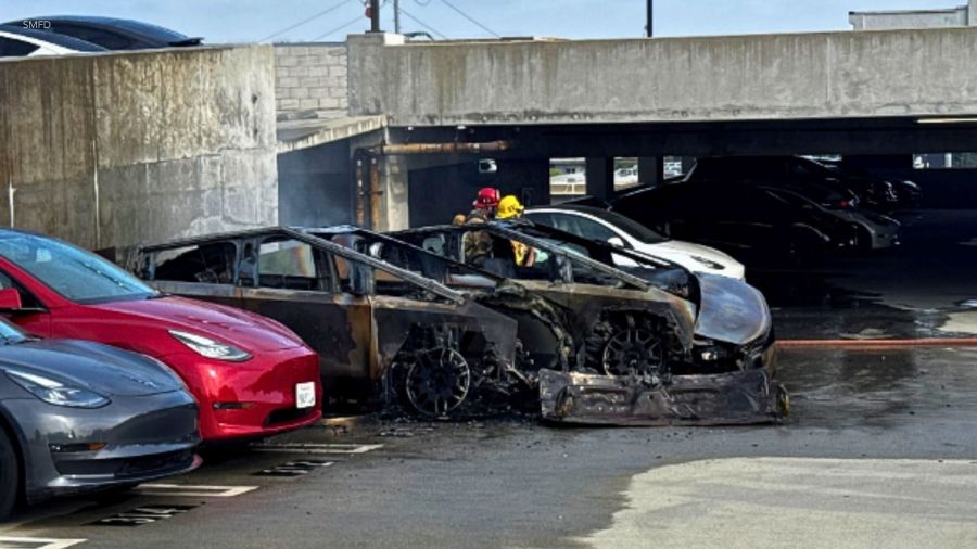 SaMo tesla cybertrucks fire 1