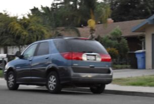 Fresno County authorities are seeking the publics help to identify suspects and locate a vehicle tied to the 2017 fatal shooting of 15 year old Desiree Austin in Selma